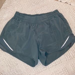 Lululemon Hotty Hot Low Rise Short 4”